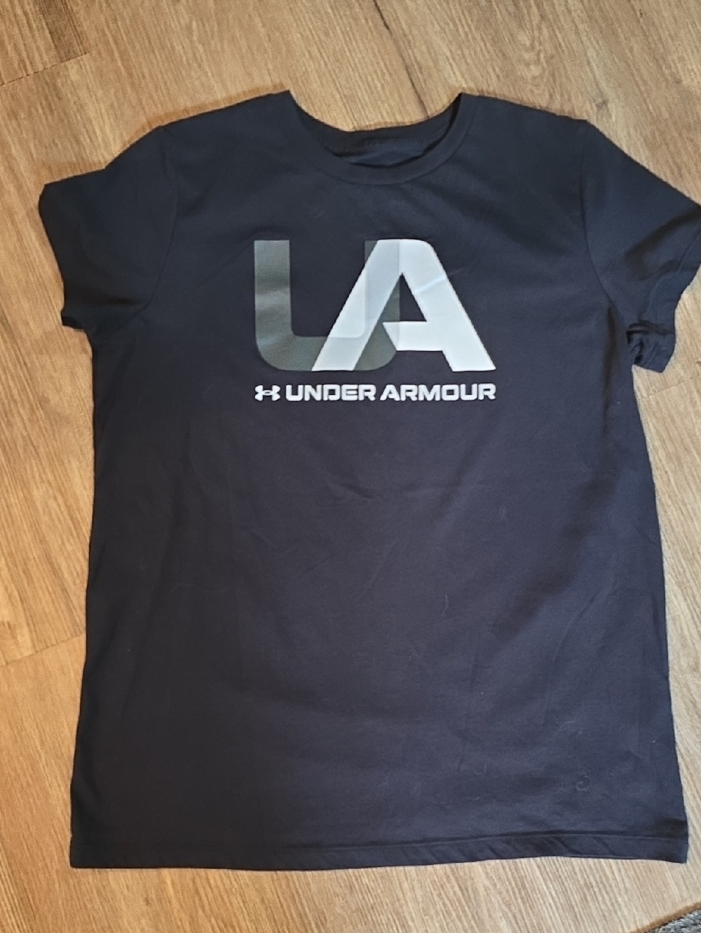 Under Armour Womens Black T‑Shirt with Silver UA Logo